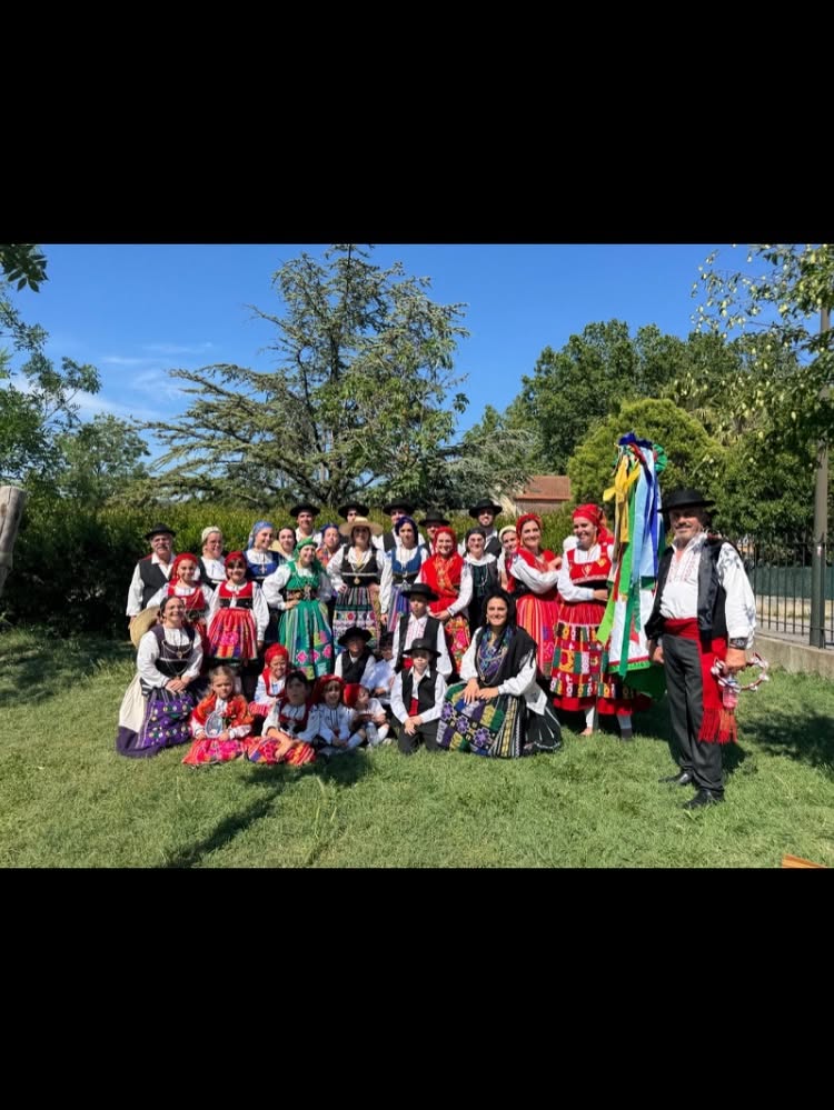 Le groupe Rancho Santa Maria en costumes traditionnels